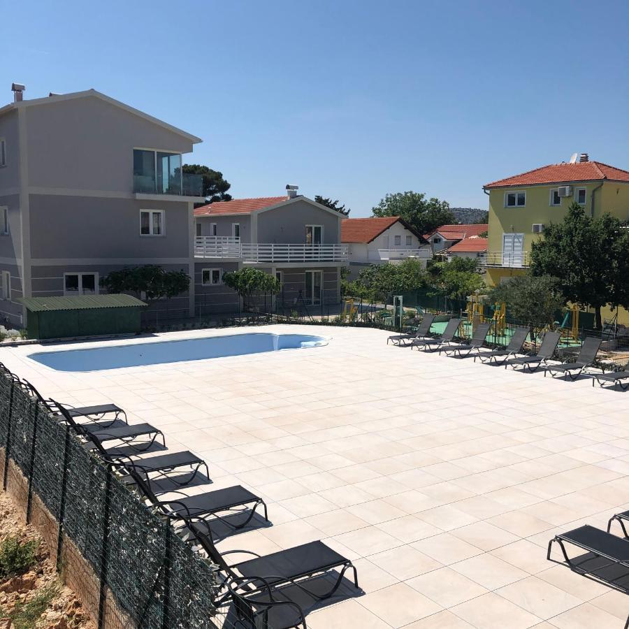 Lipovac Resort Ficus Bilice Exterior foto